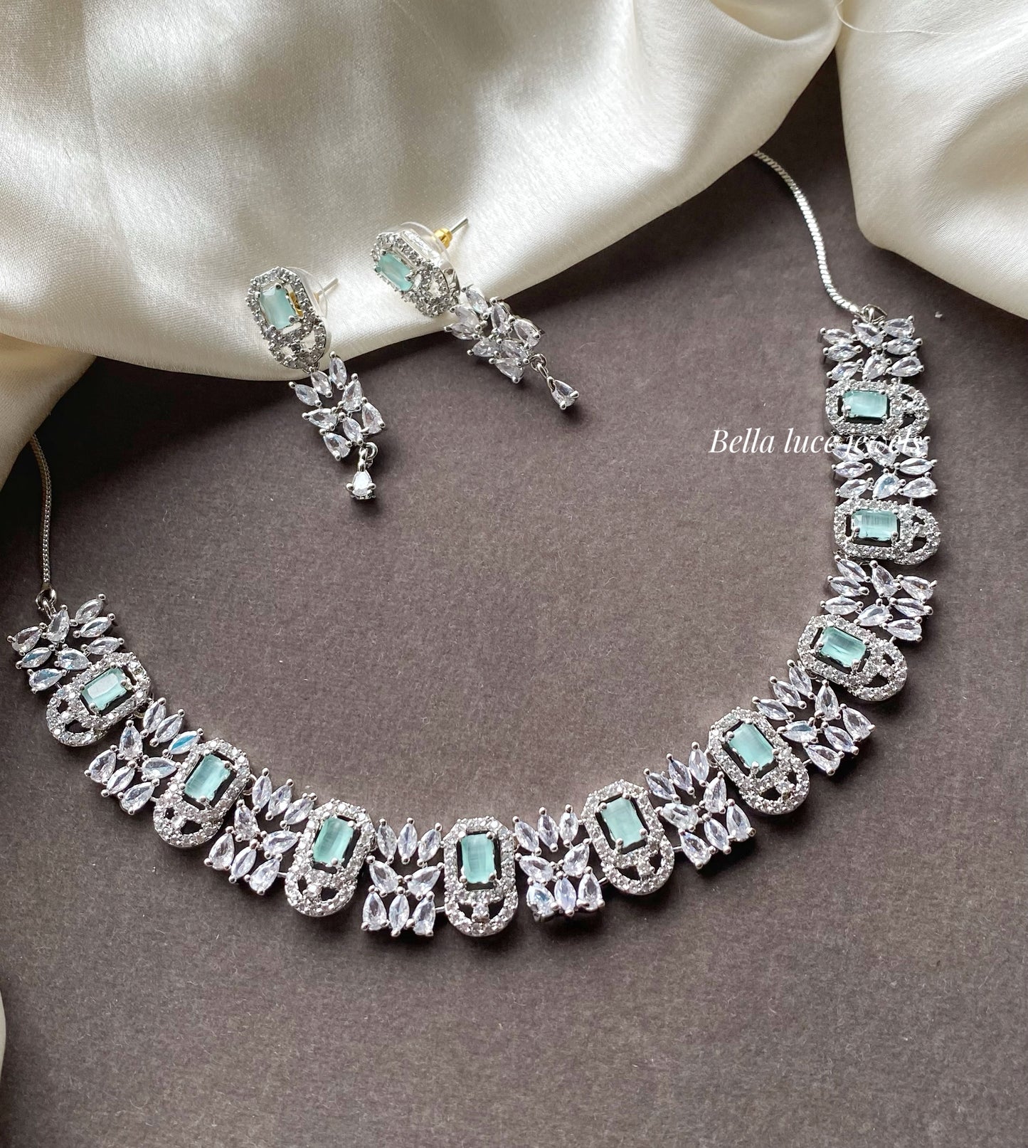 Kia Diamond necklace set- Mint