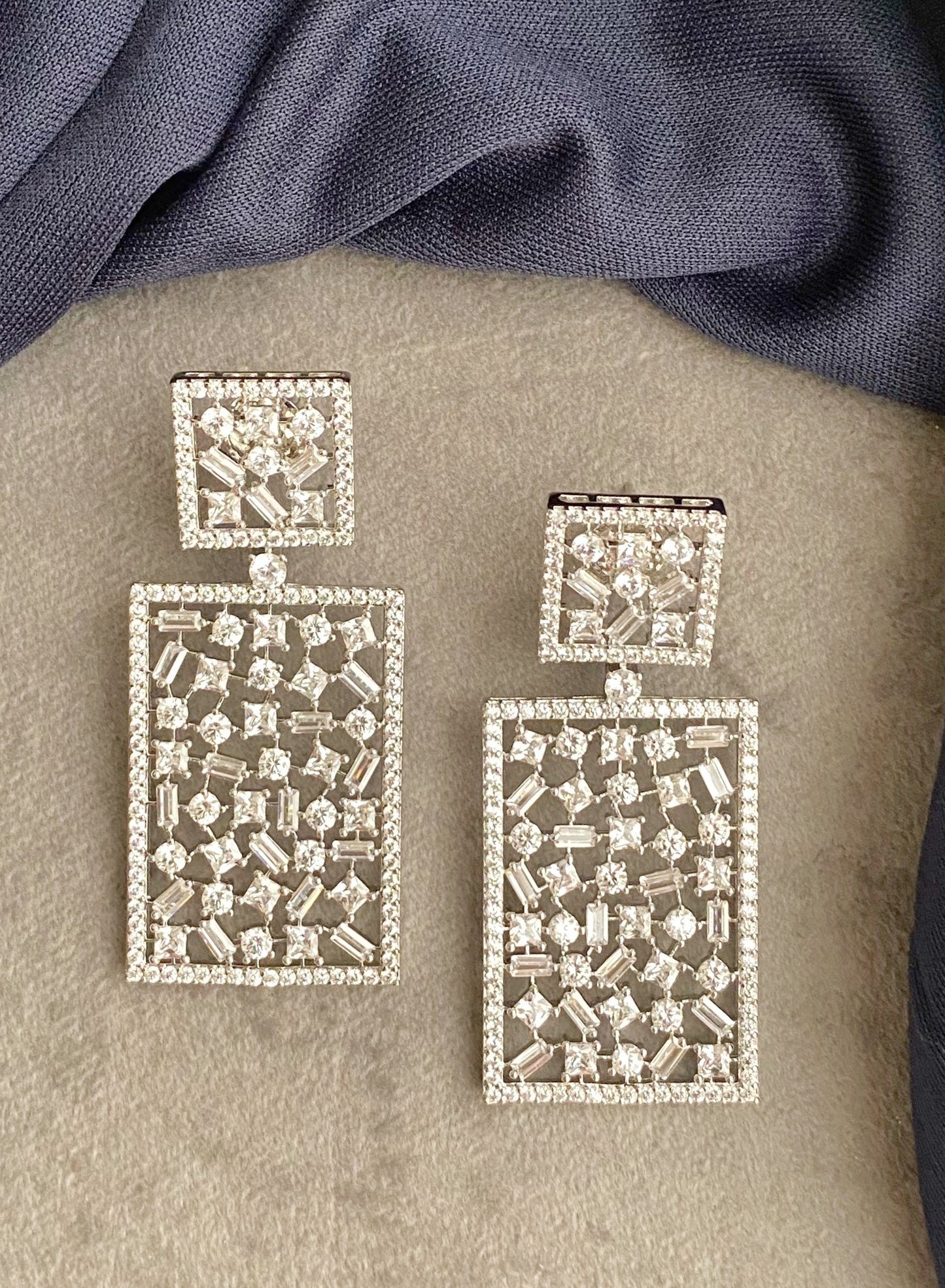 Lisa Diamond Earrings