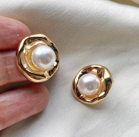 Pearl studs style 3