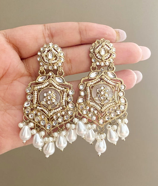 Mohini 2.0 Ivory kundan earrings