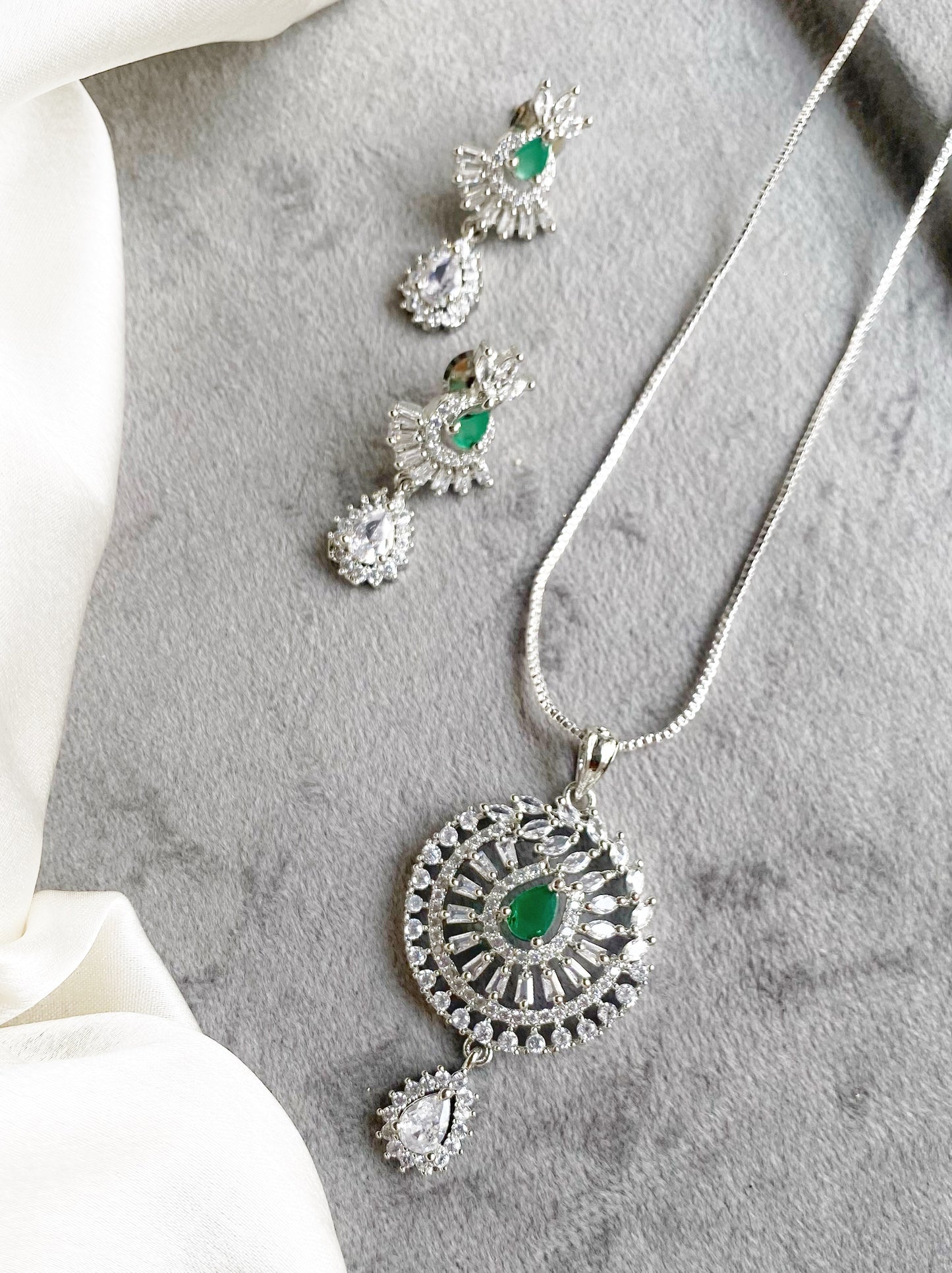 Heeriye rhodium Plated American diamond pendant set