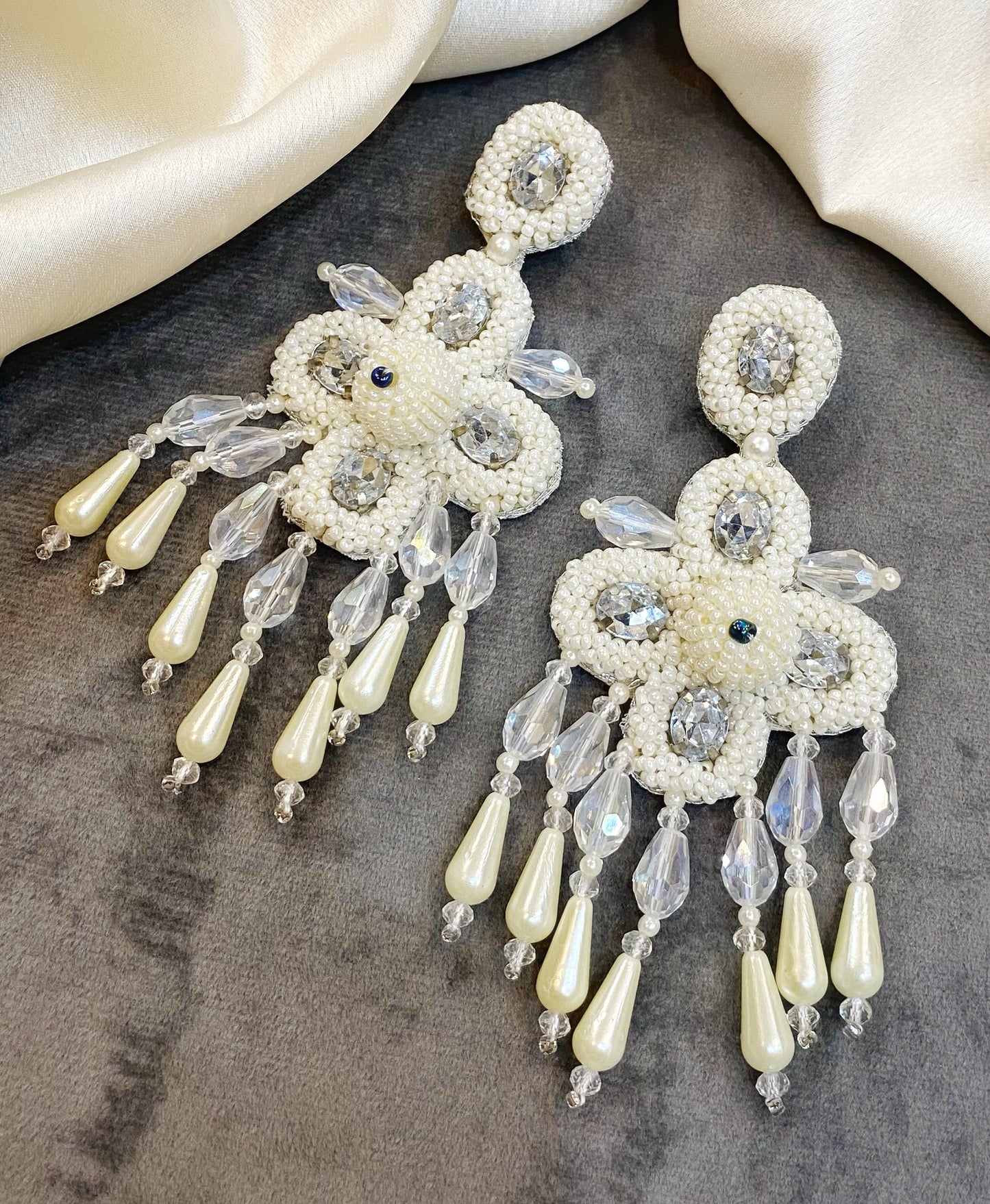 Elizeh pearl drop earrings