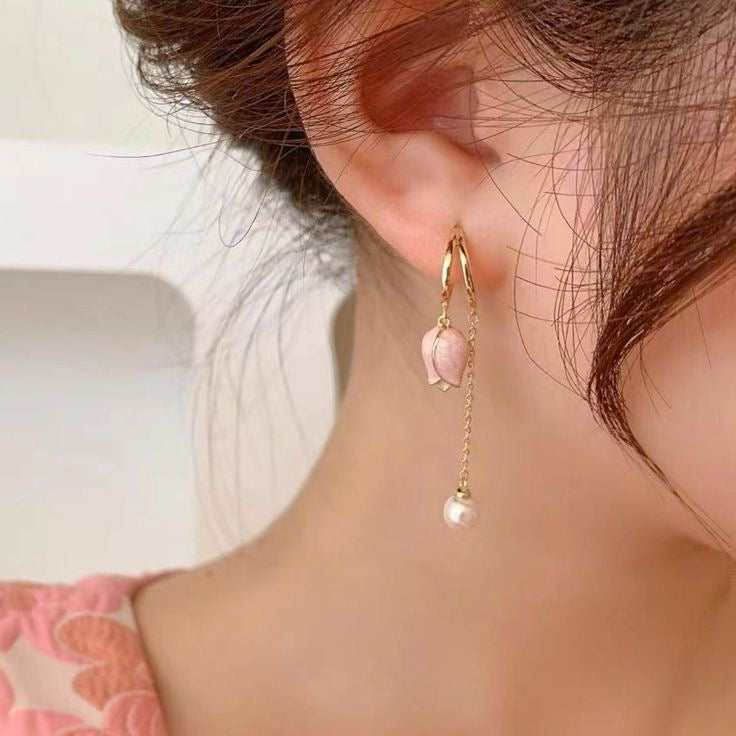 Tulip pearl hoops