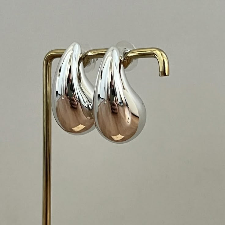 Silver kaju earrings
