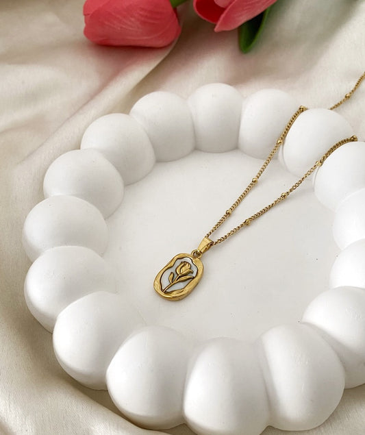 Flower Gold plated Anti- tarnish Pendant necklace