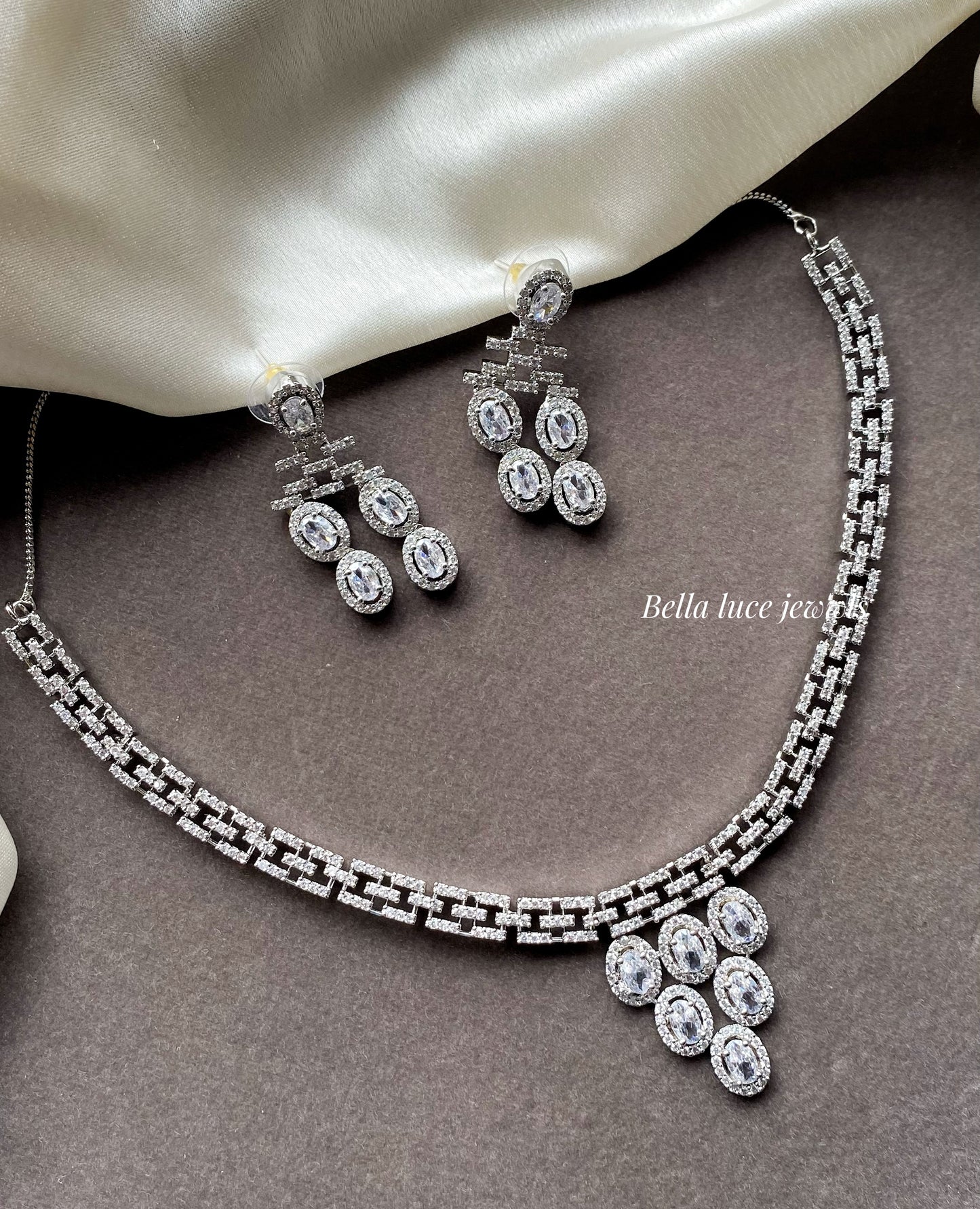 Saasha Diamond necklace set