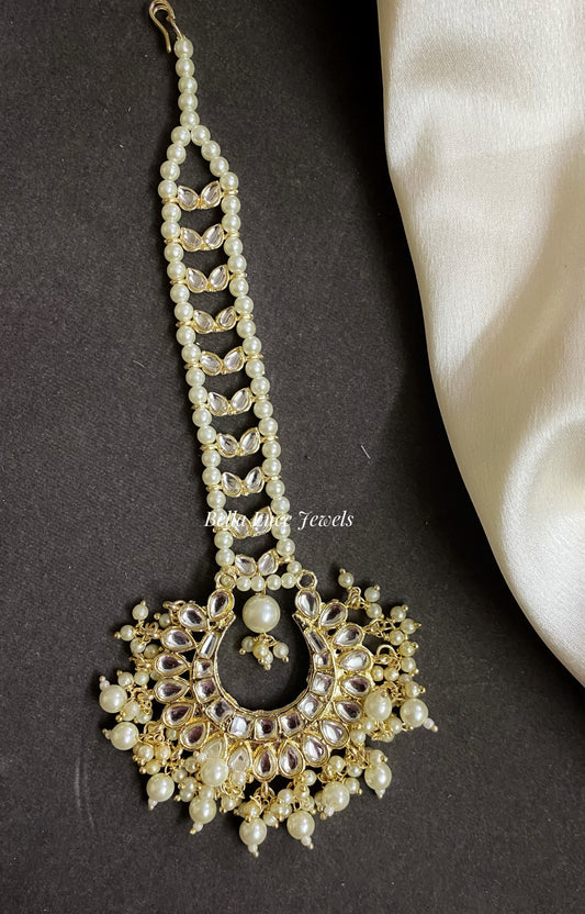 Karishma kundan maangtika