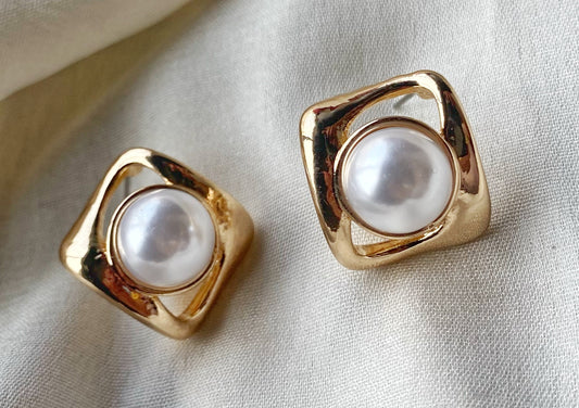 Pearl studs style 4
