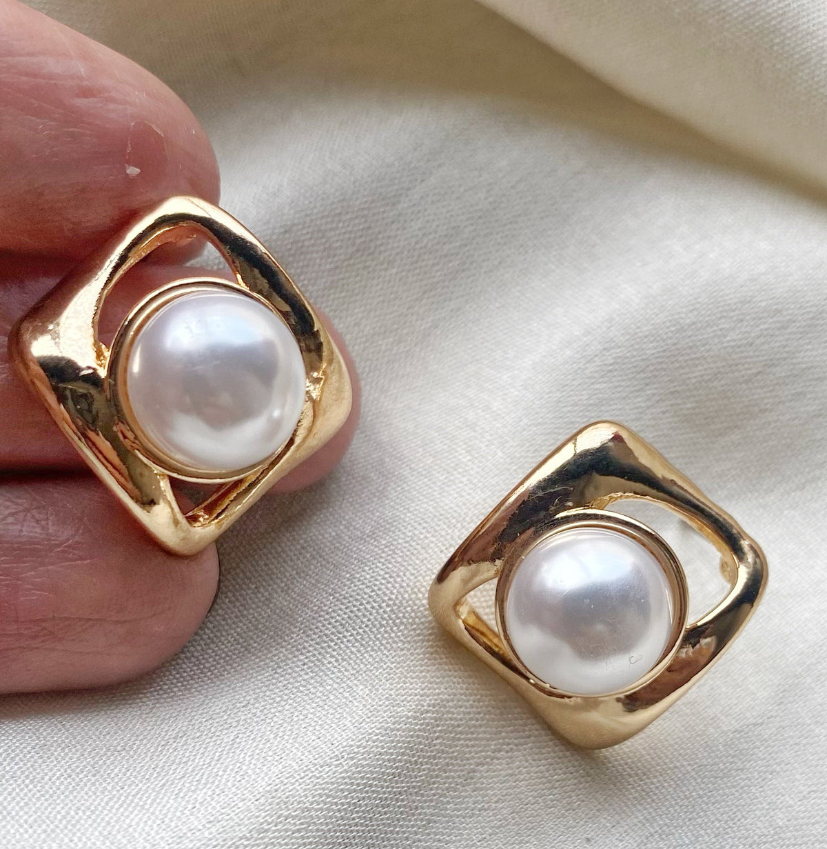 Pearl studs style 4