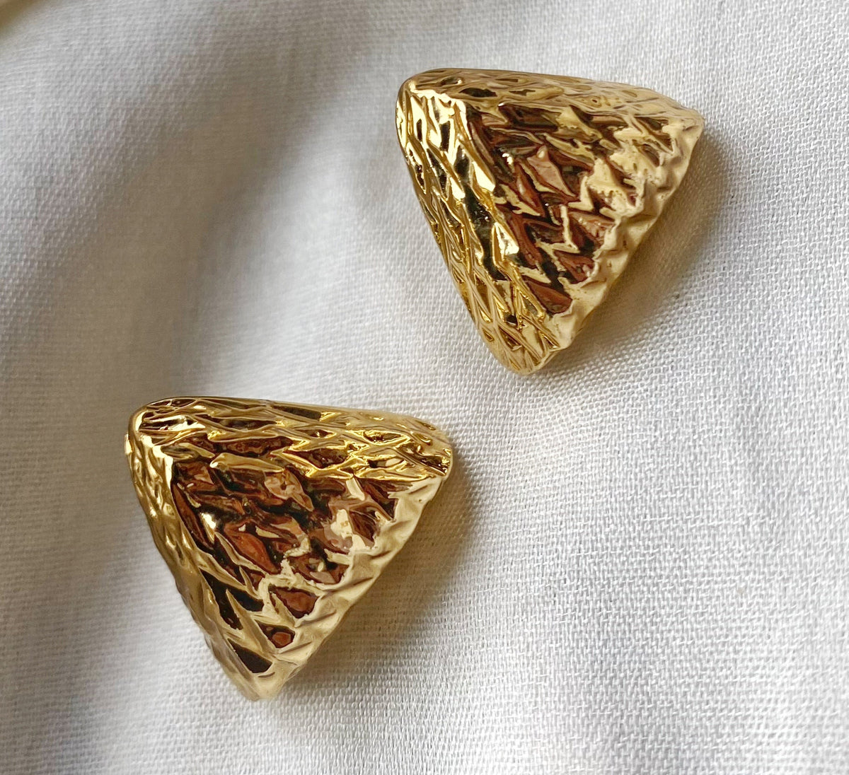 Mia triangle studs