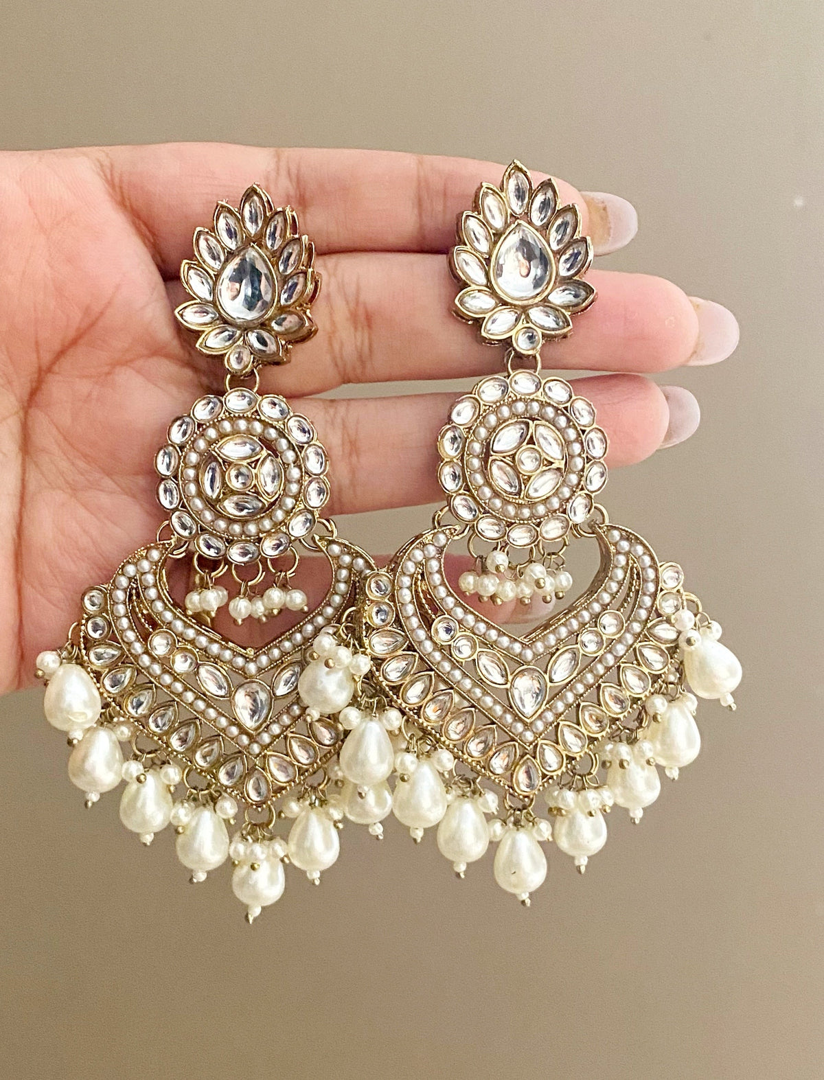Jivika ivory kundan chandbali