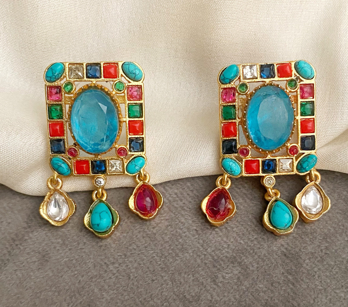 Jaanvi Multicolor kundan choker set