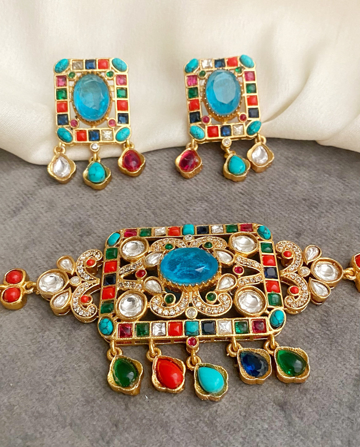 Jaanvi Multicolor kundan choker set