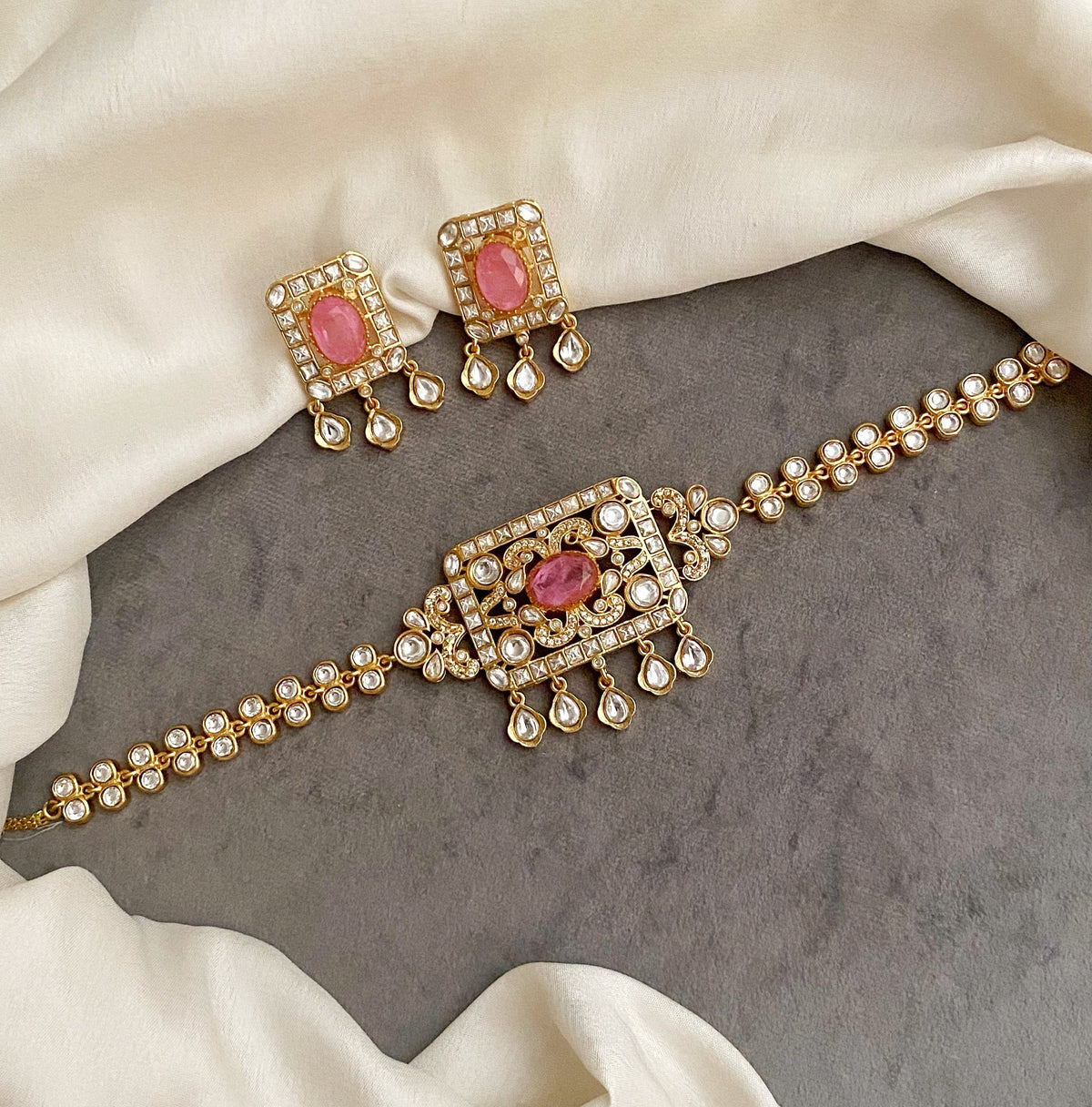 Jaanvi Pink kundan choker set