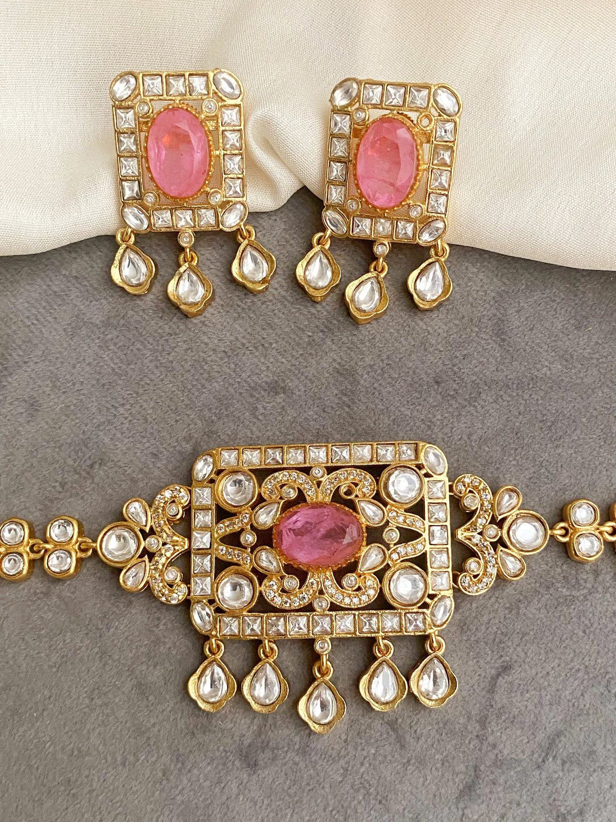Jaanvi Pink kundan choker set