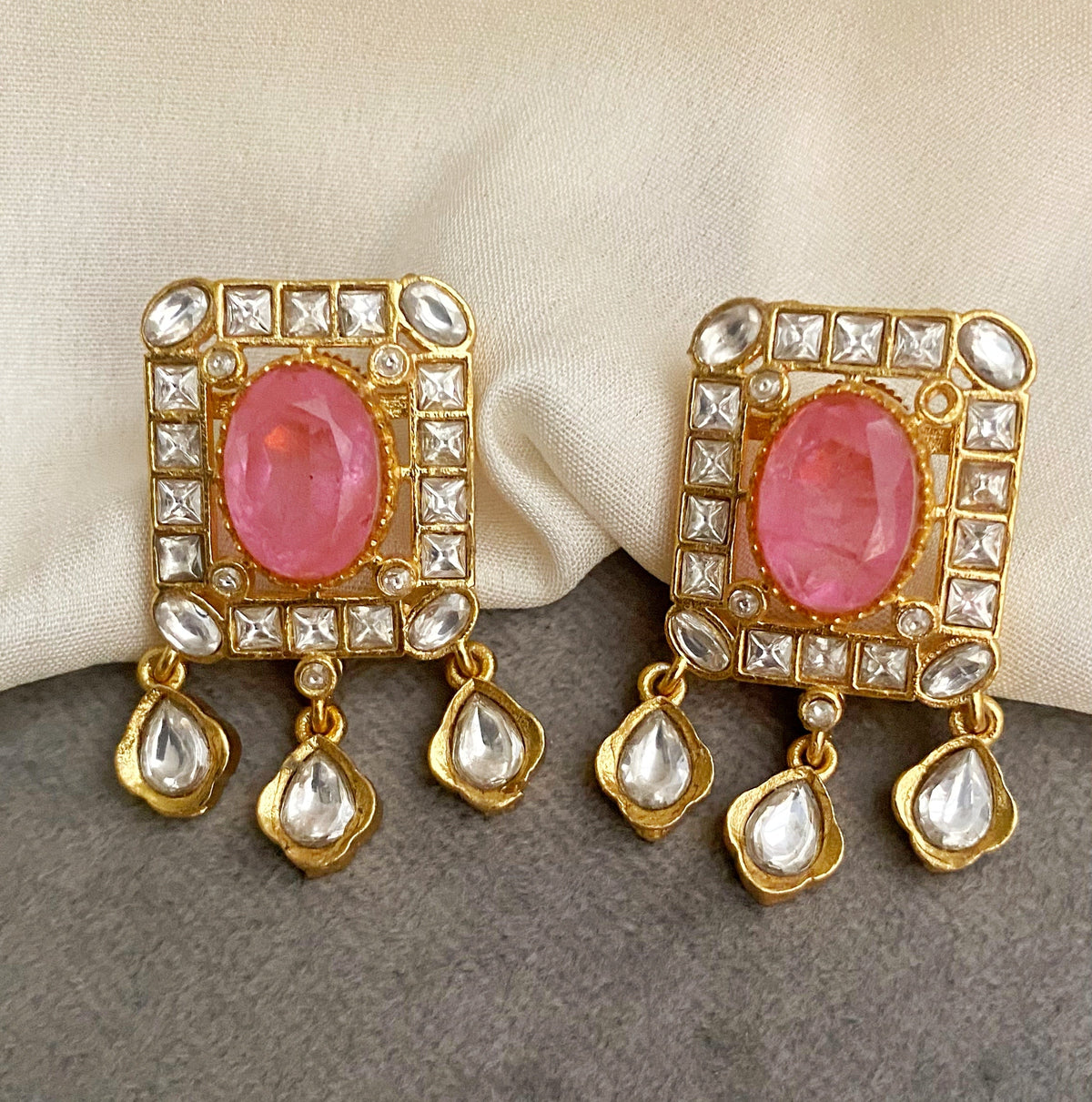 Jaanvi Pink kundan choker set
