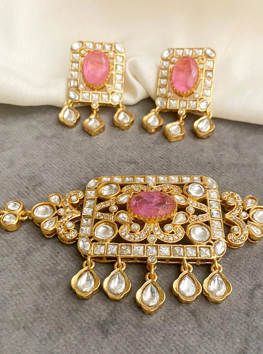 Jaanvi Pink kundan choker set