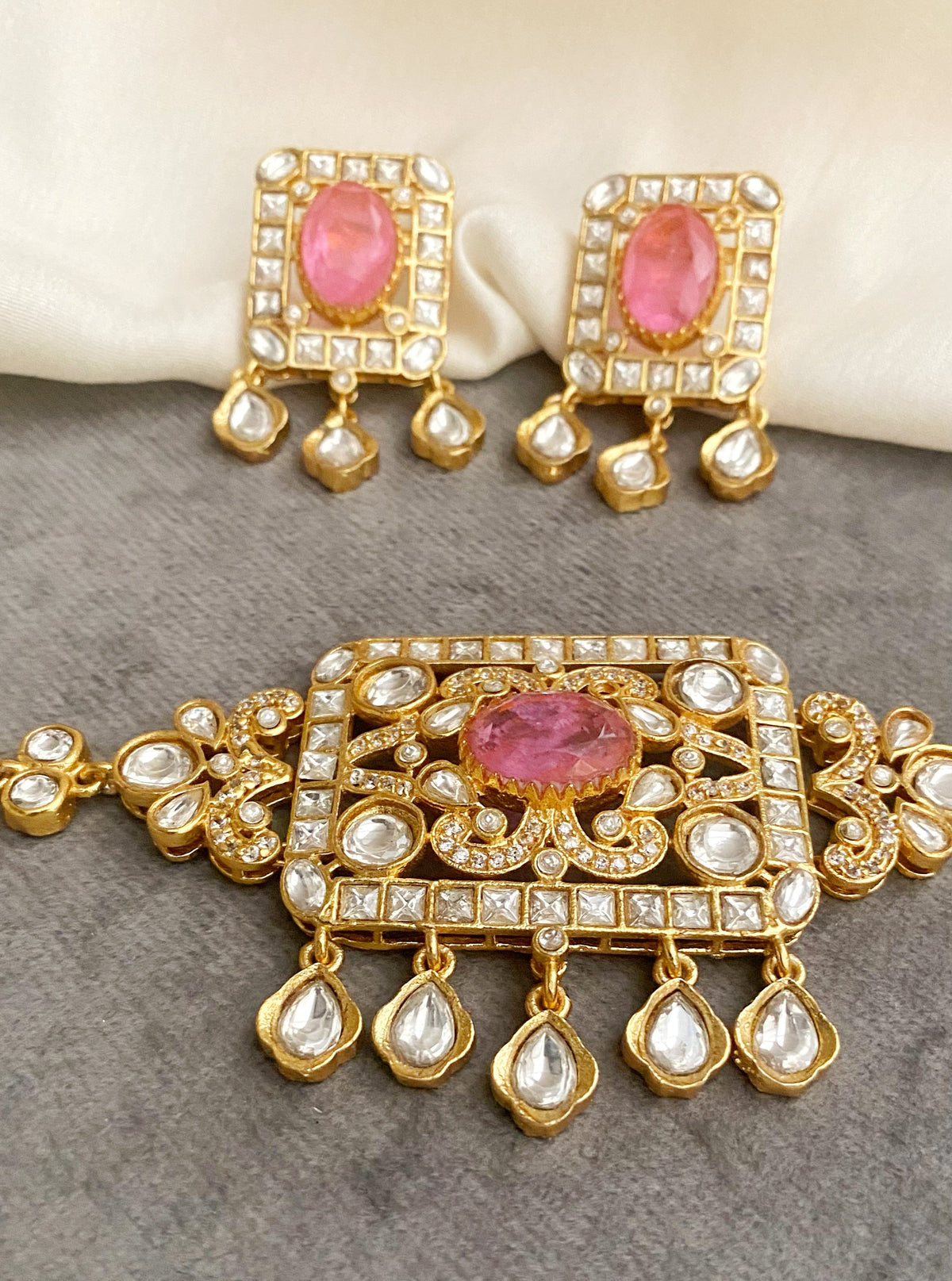 Jaanvi Pink kundan choker set