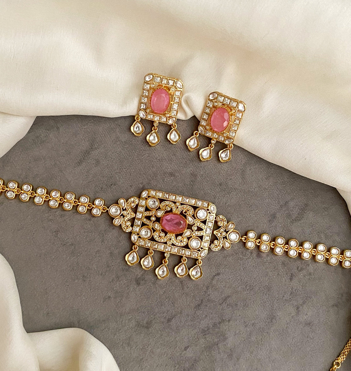 Jaanvi Pink kundan choker set