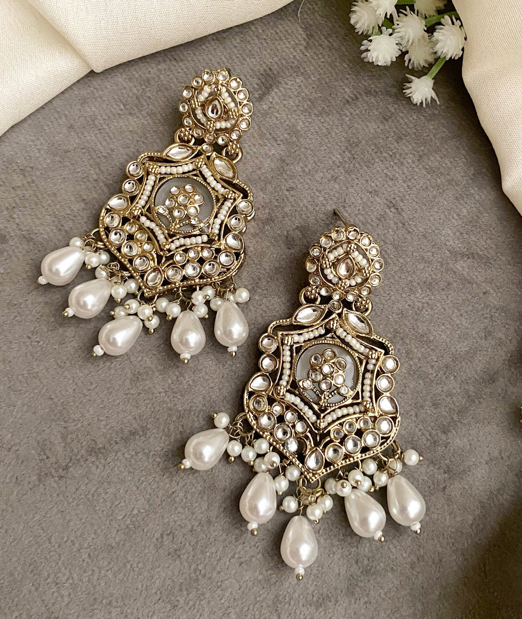 Mohini 2.0 Ivory kundan earrings
