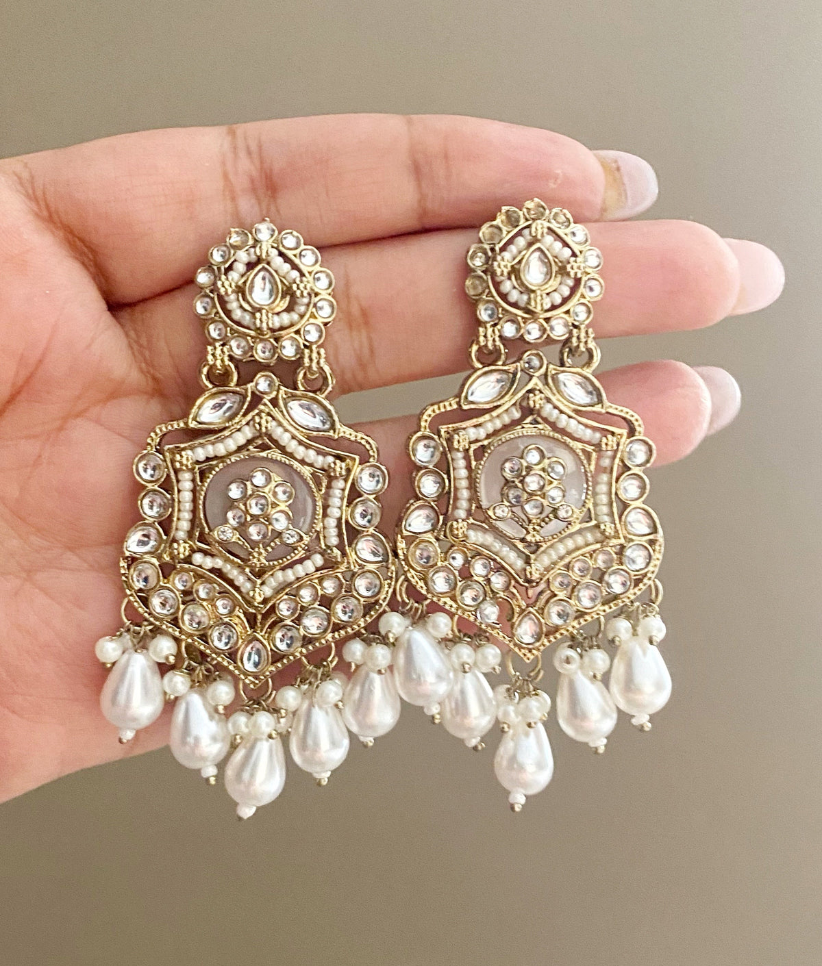 Mohini 2.0 Ivory kundan earrings