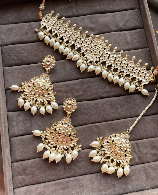 White Sonali kundan Choker Necklace Set