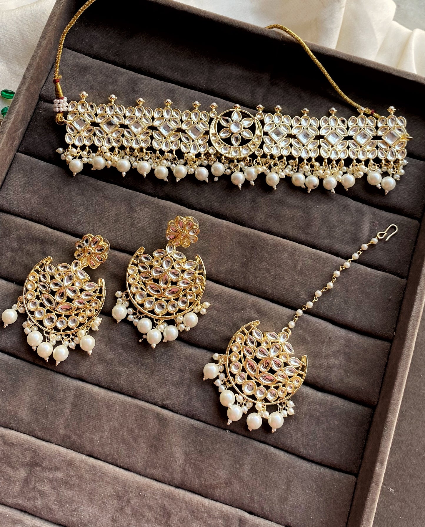 White Noor kundan Choker Necklace Set