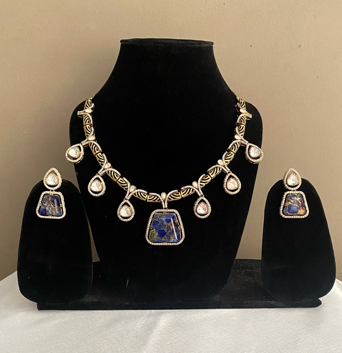 Kiara hasli necklace set