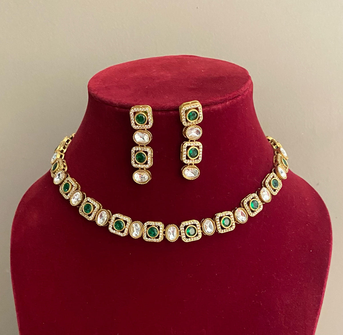 Emerald delicate kundan necklace sets