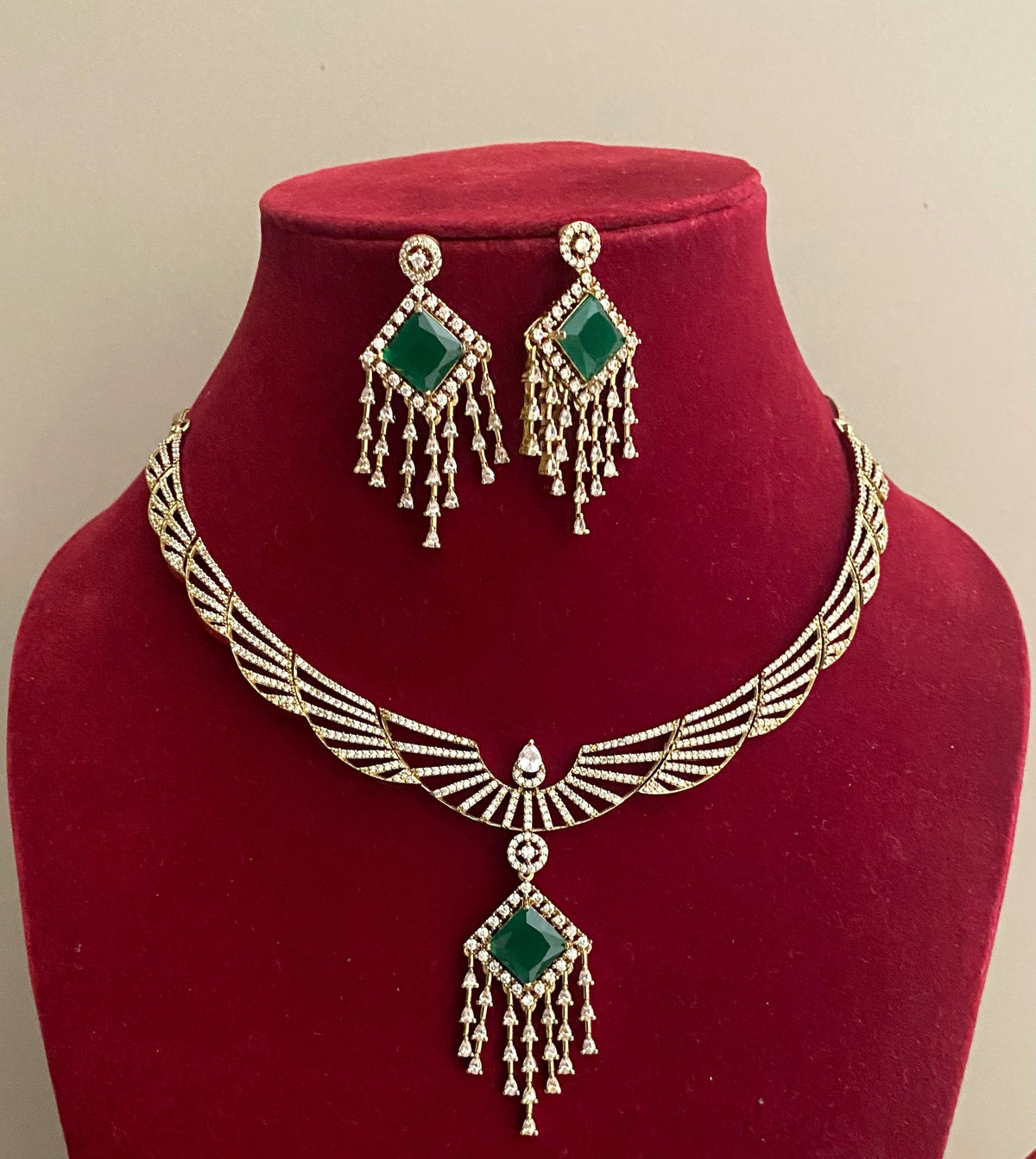 Emerald fiona american diamond necklace sets