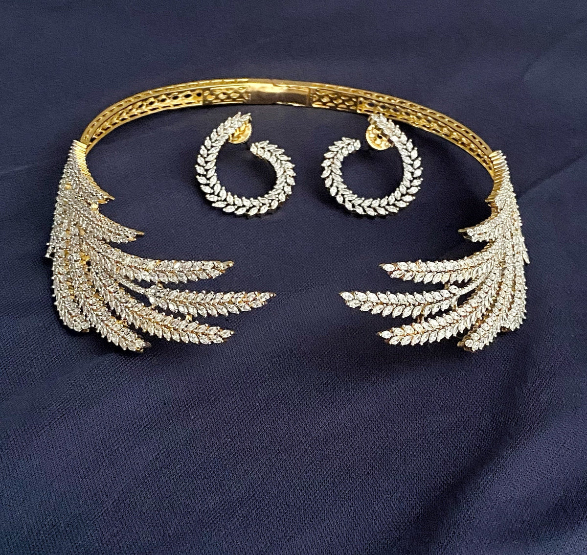 Tia american diamond hasli necklace