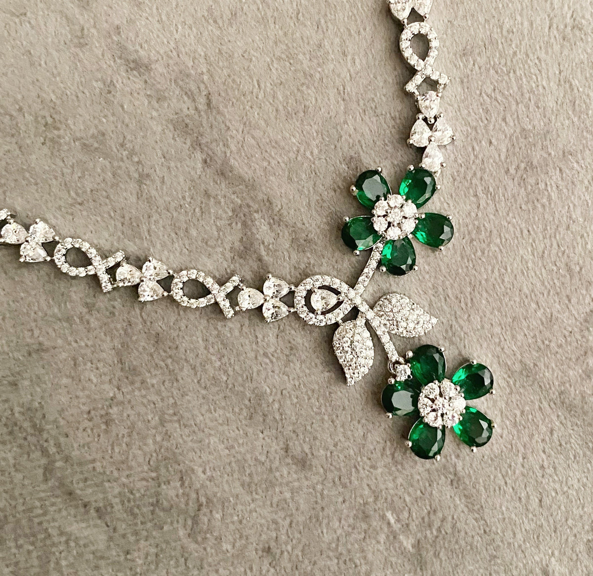 Emerald Lila diamond necklace set