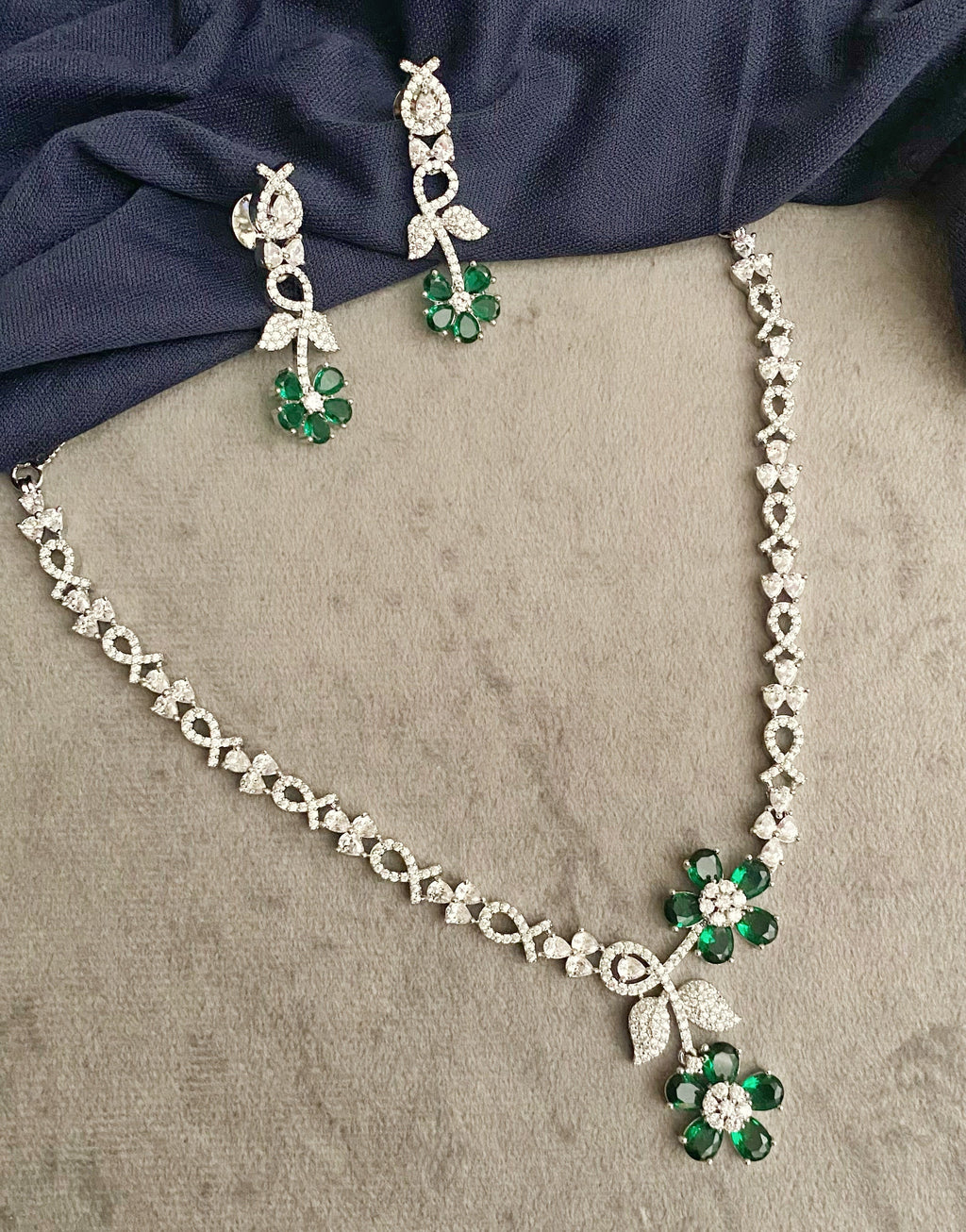 Emerald Lila diamond necklace set