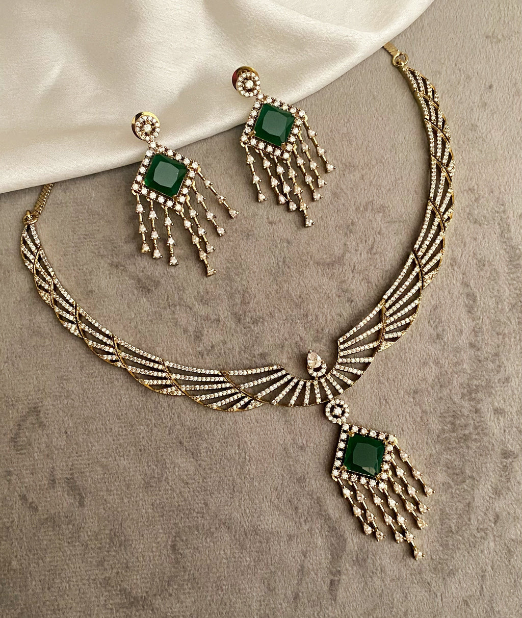 Emerald fiona american diamond necklace sets