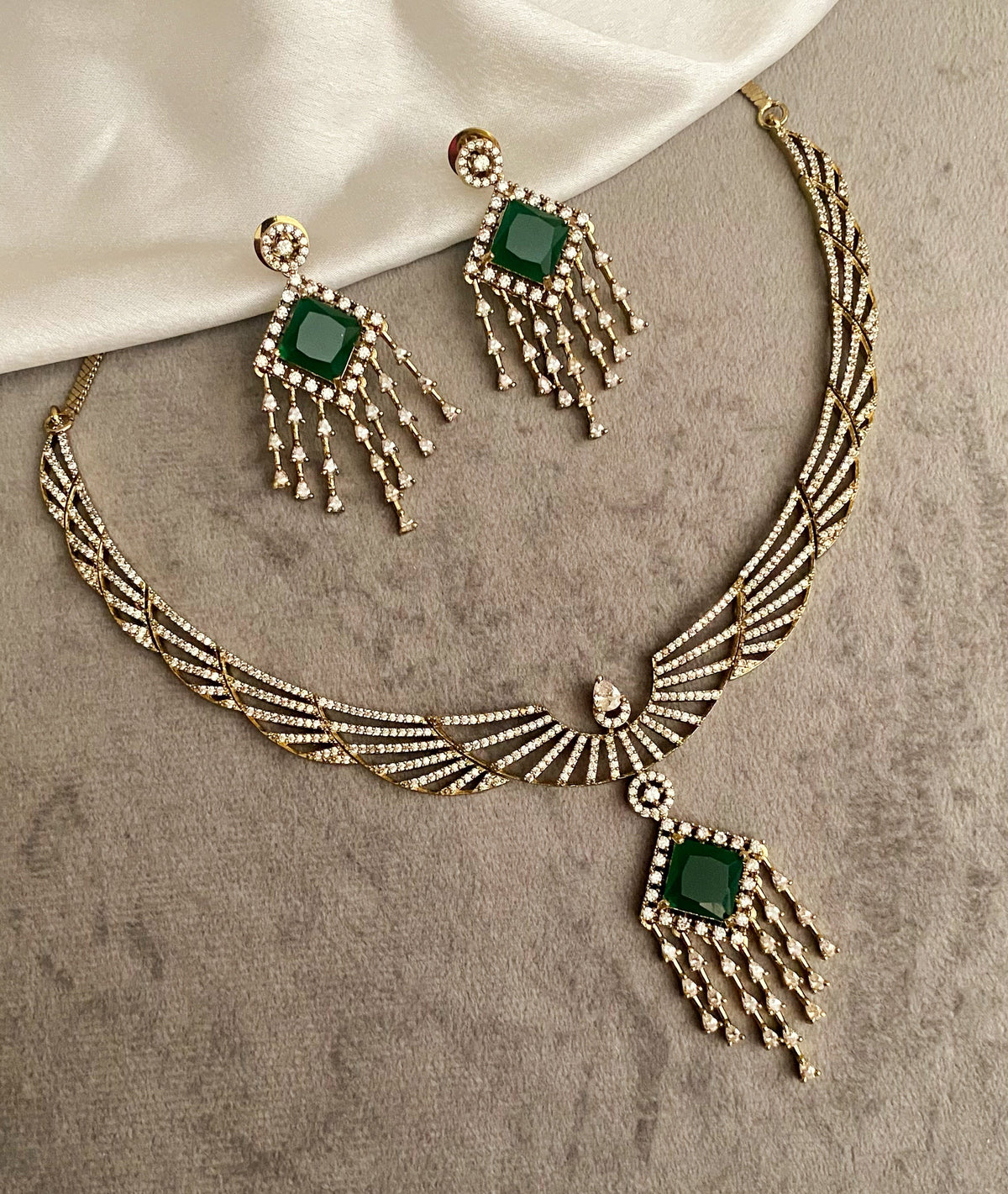 Emerald fiona american diamond necklace sets