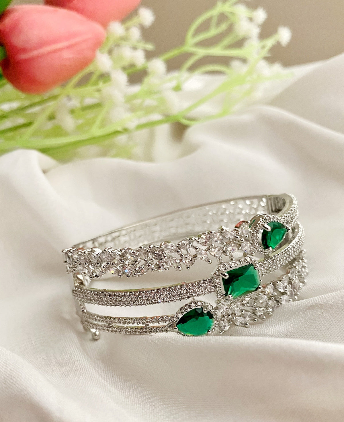 Emerald ria diamond bracelet