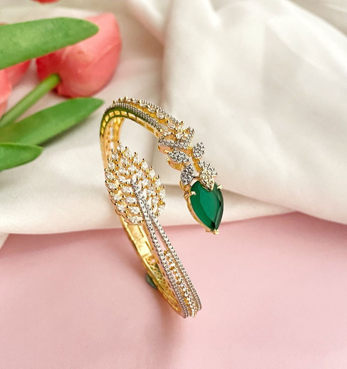 Emerald yamini diamond bracelet