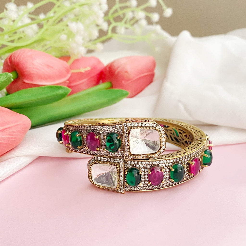 Multicolor kavita mossionite kundan bracelet