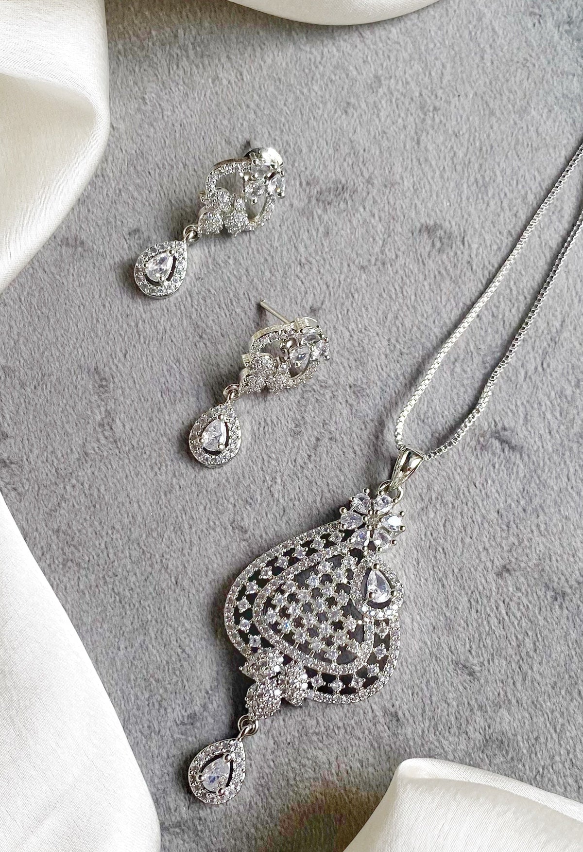 Alka rhodium Plated American diamond pendant set