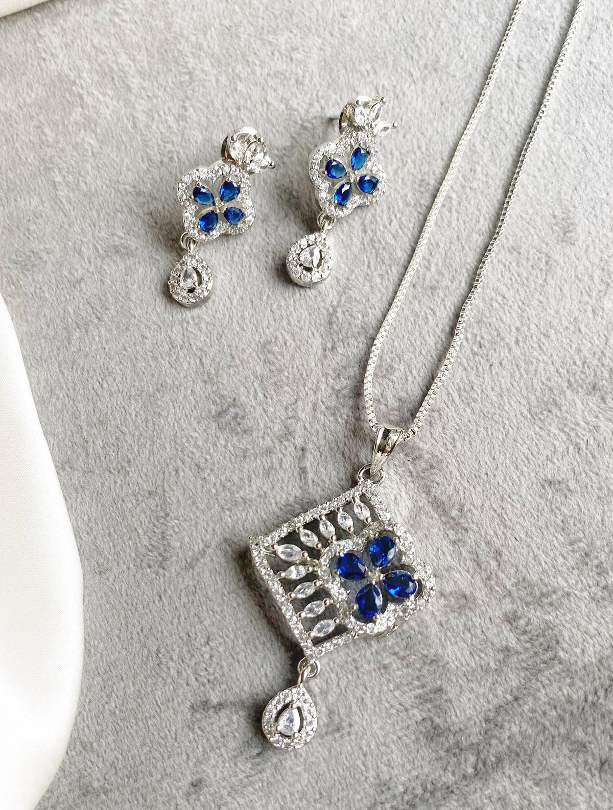 Alvi rhodium Plated American diamond pendant set