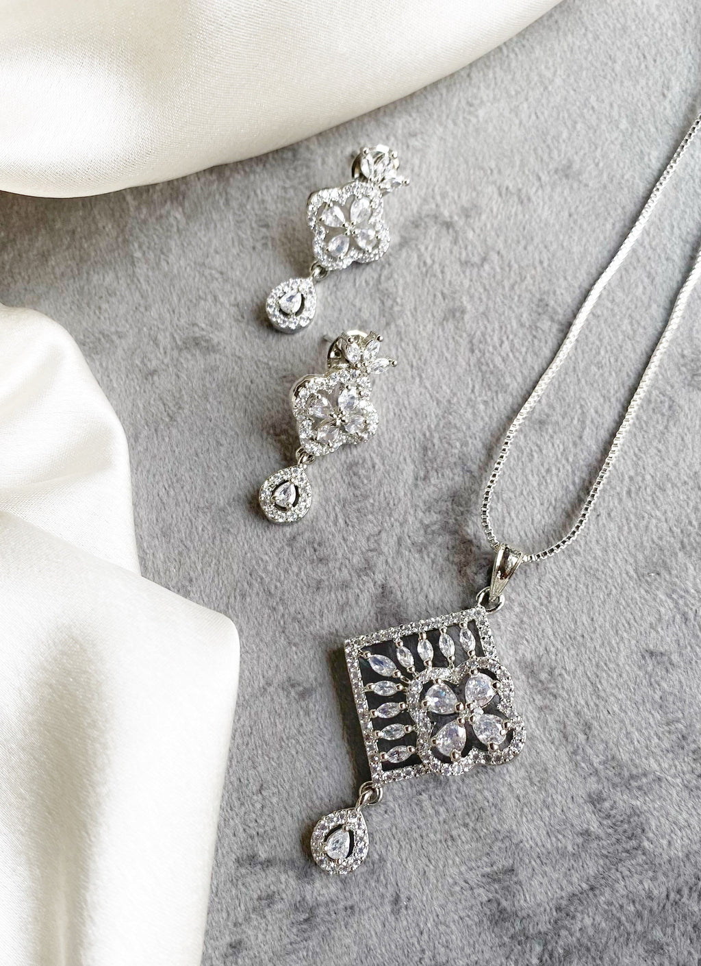 Alvi rhodium Plated American diamond pendant set
