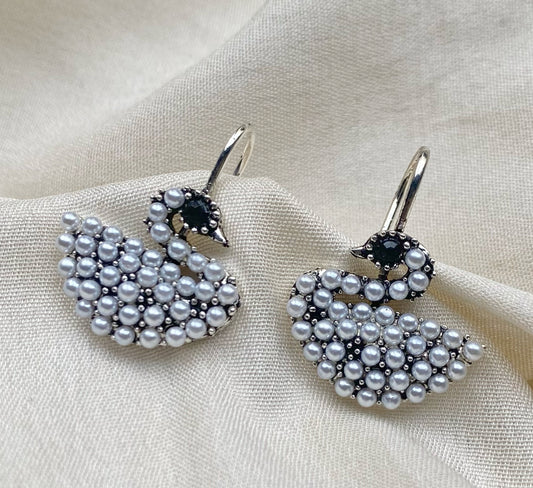 Pearl swan danglers