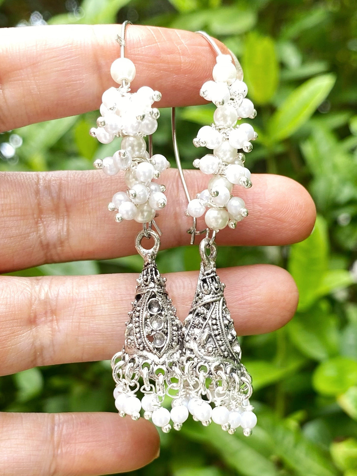 Pearl hanging earrings