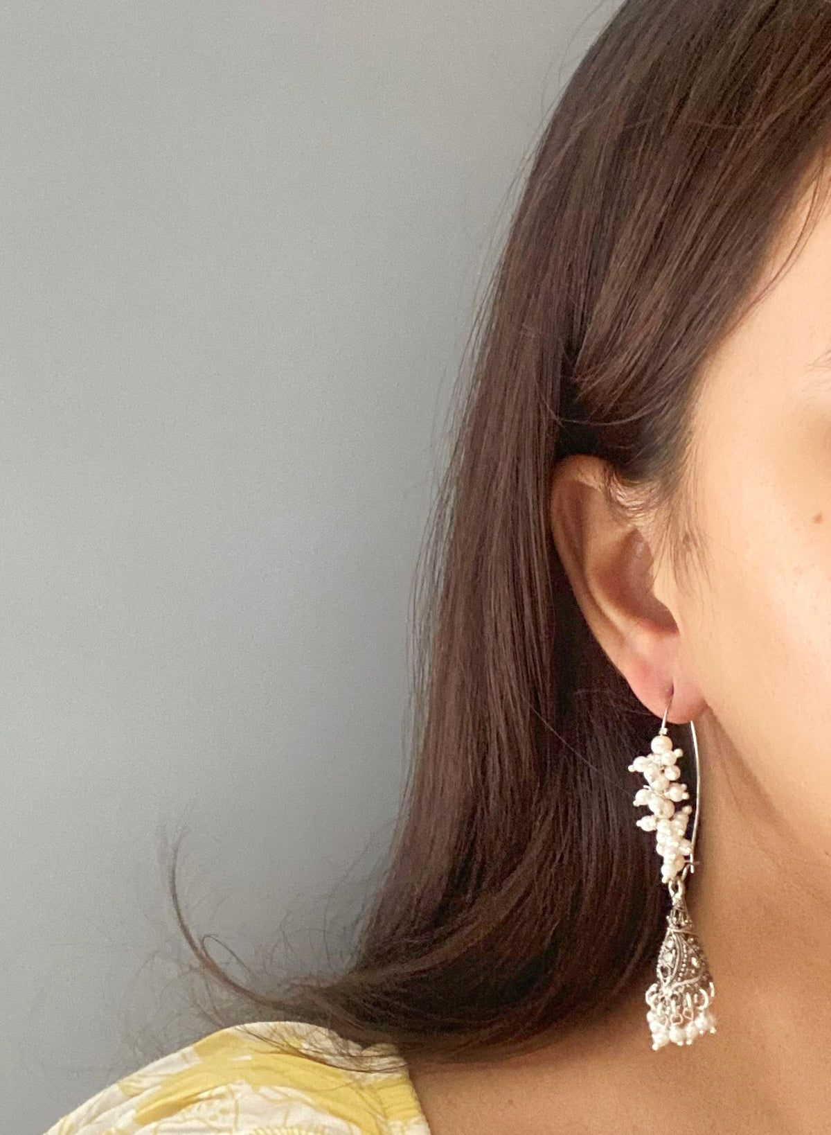 Pearl hanging earrings
