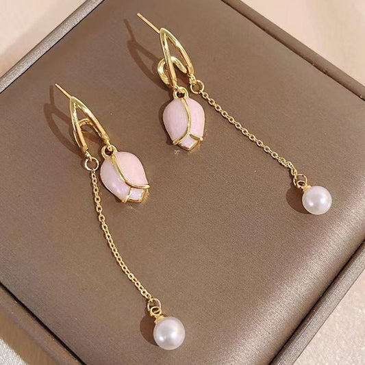 Tulip pearl hoops