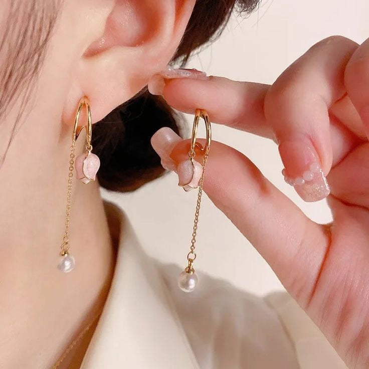 Tulip pearl hoops